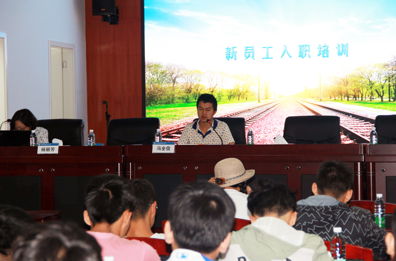 1532568379784039.jpg 优秀员工代表分享交流.JPG